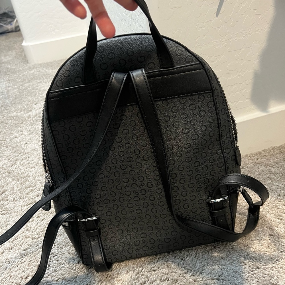Guess backpack - Picture 3 of 3